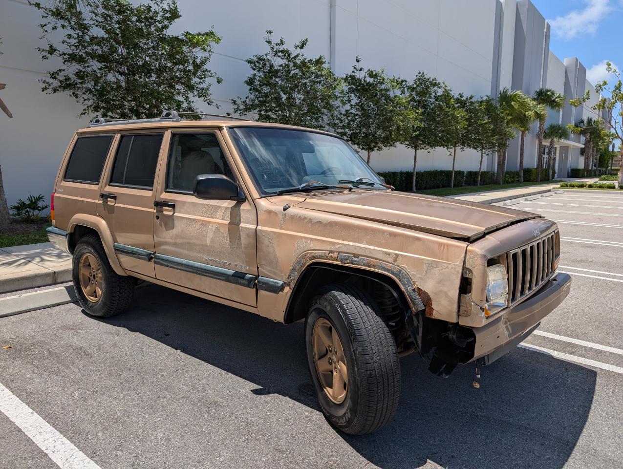 Jeep Cherokee Sport 4-Door 4WD 1999