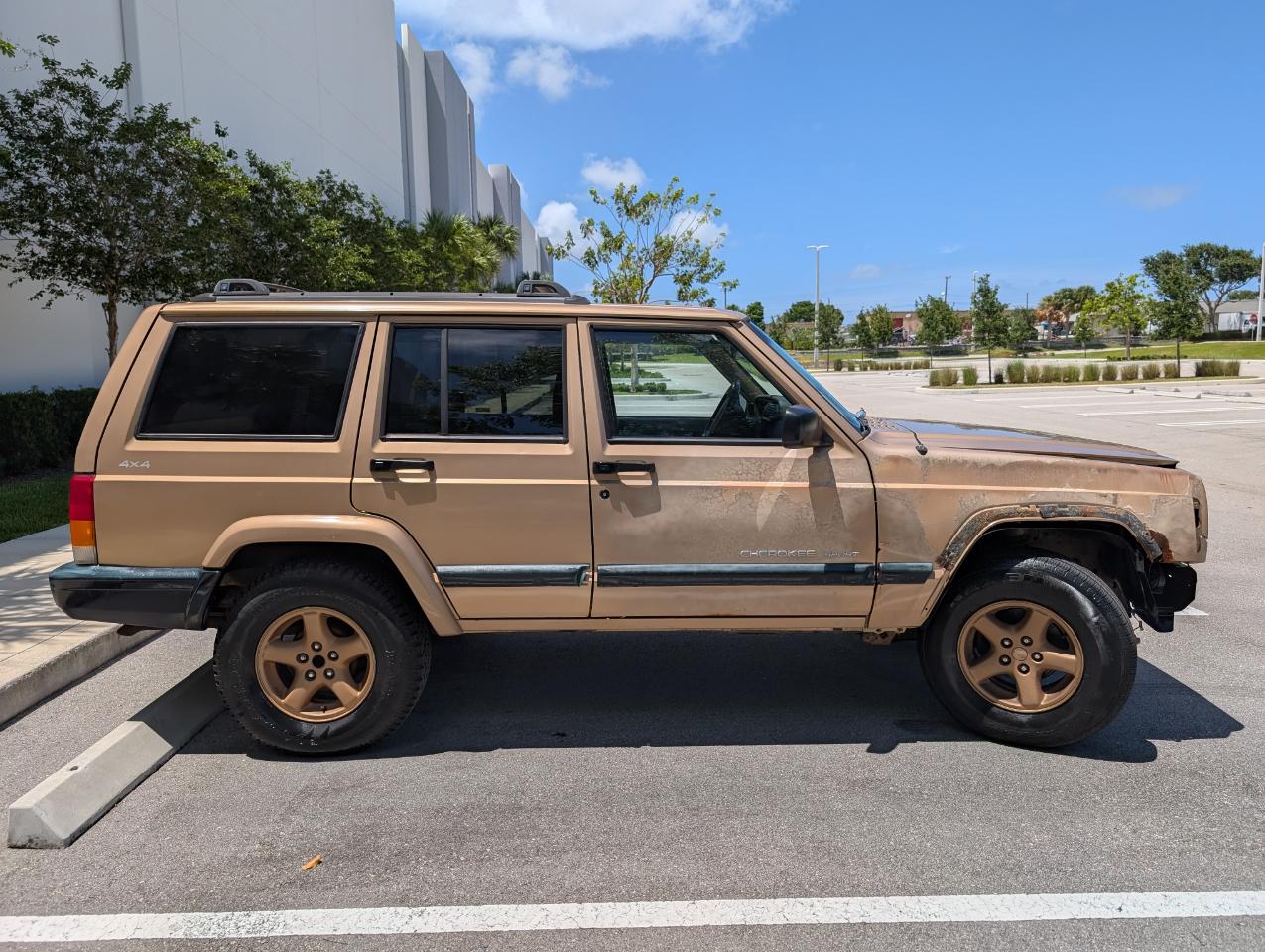 Jeep Cherokee Sport 4-Door 4WD 1999