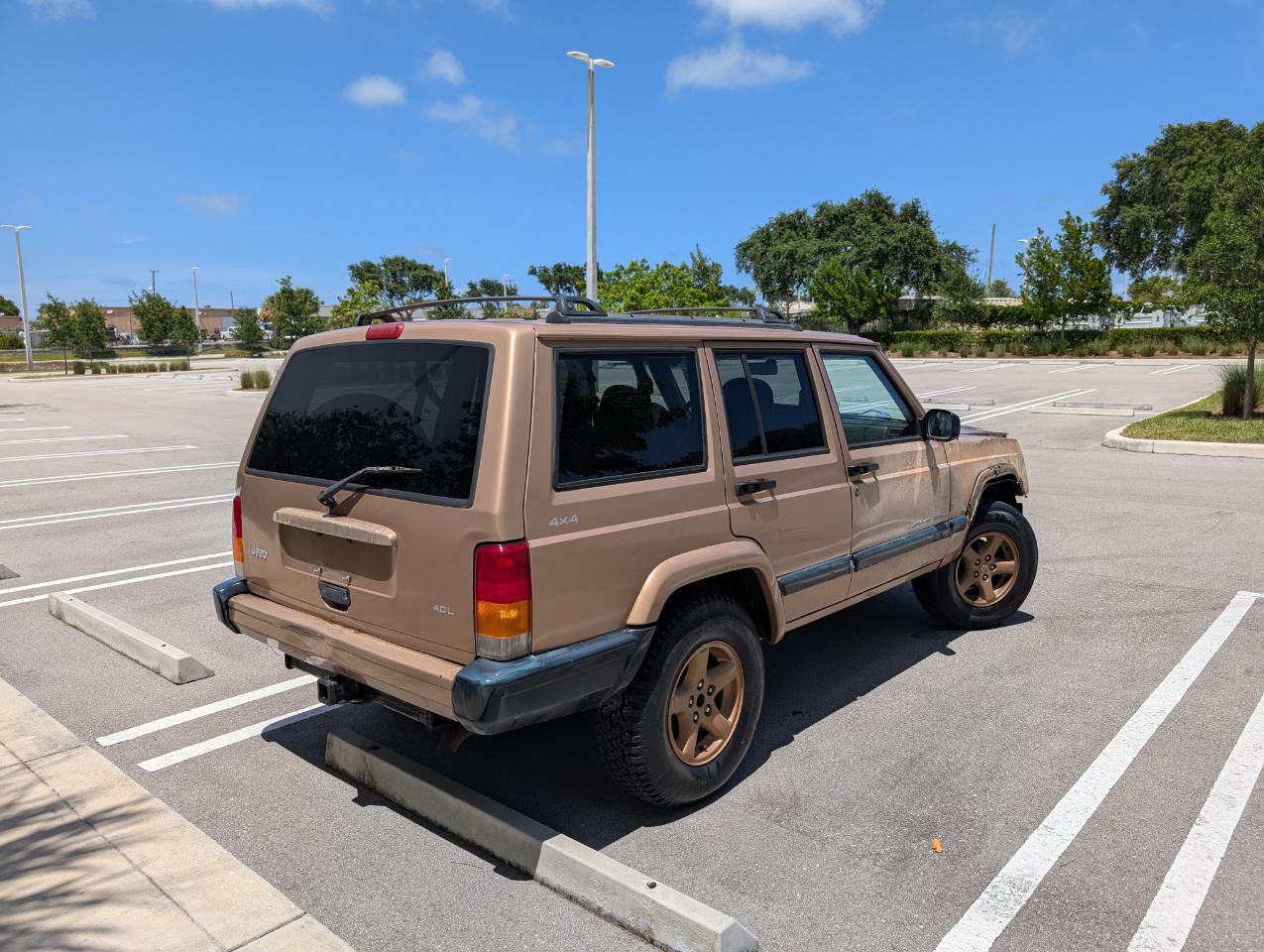Jeep Cherokee Sport 4-Door 4WD 1999