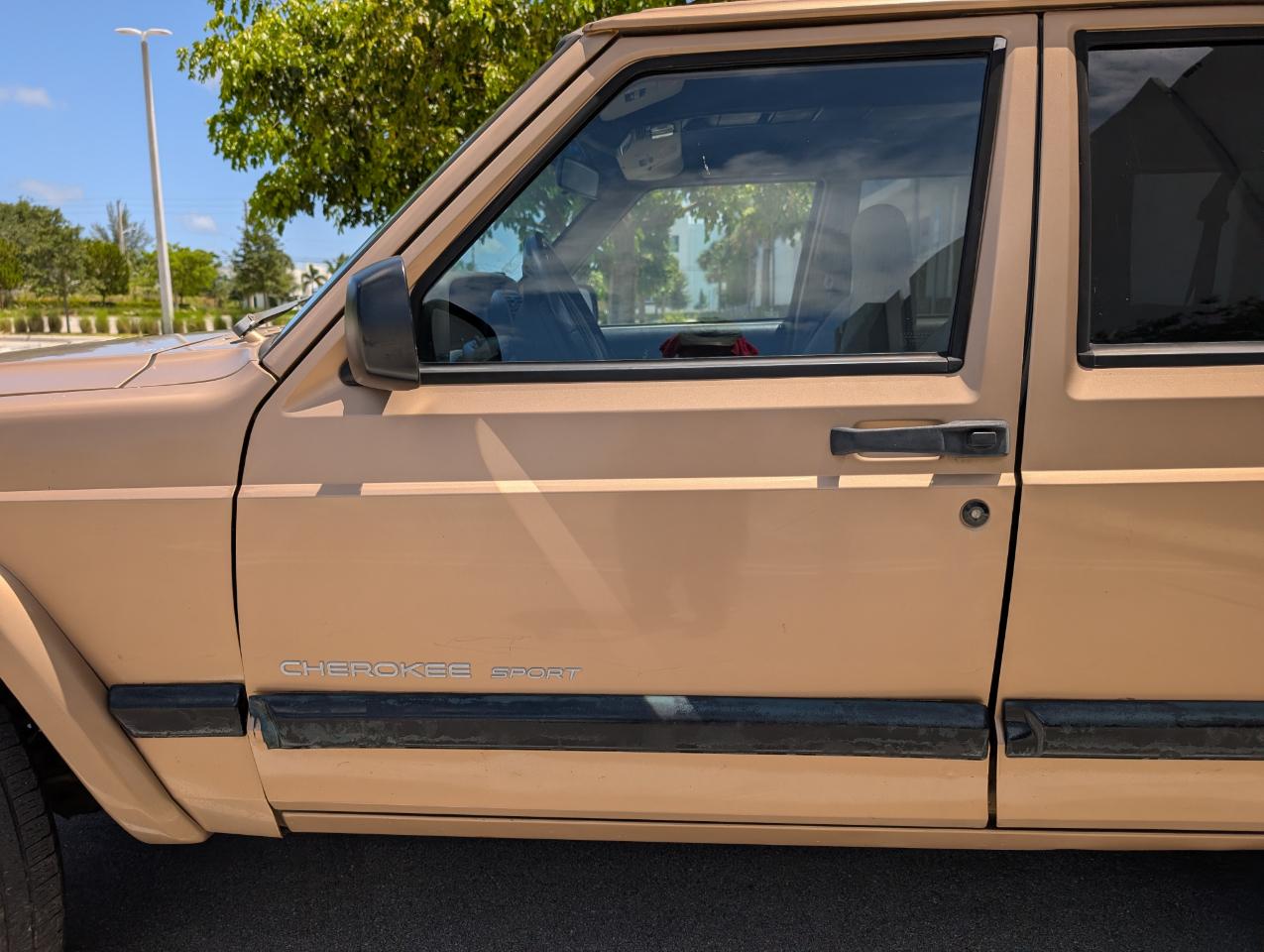 Jeep Cherokee Sport 4-Door 4WD 1999