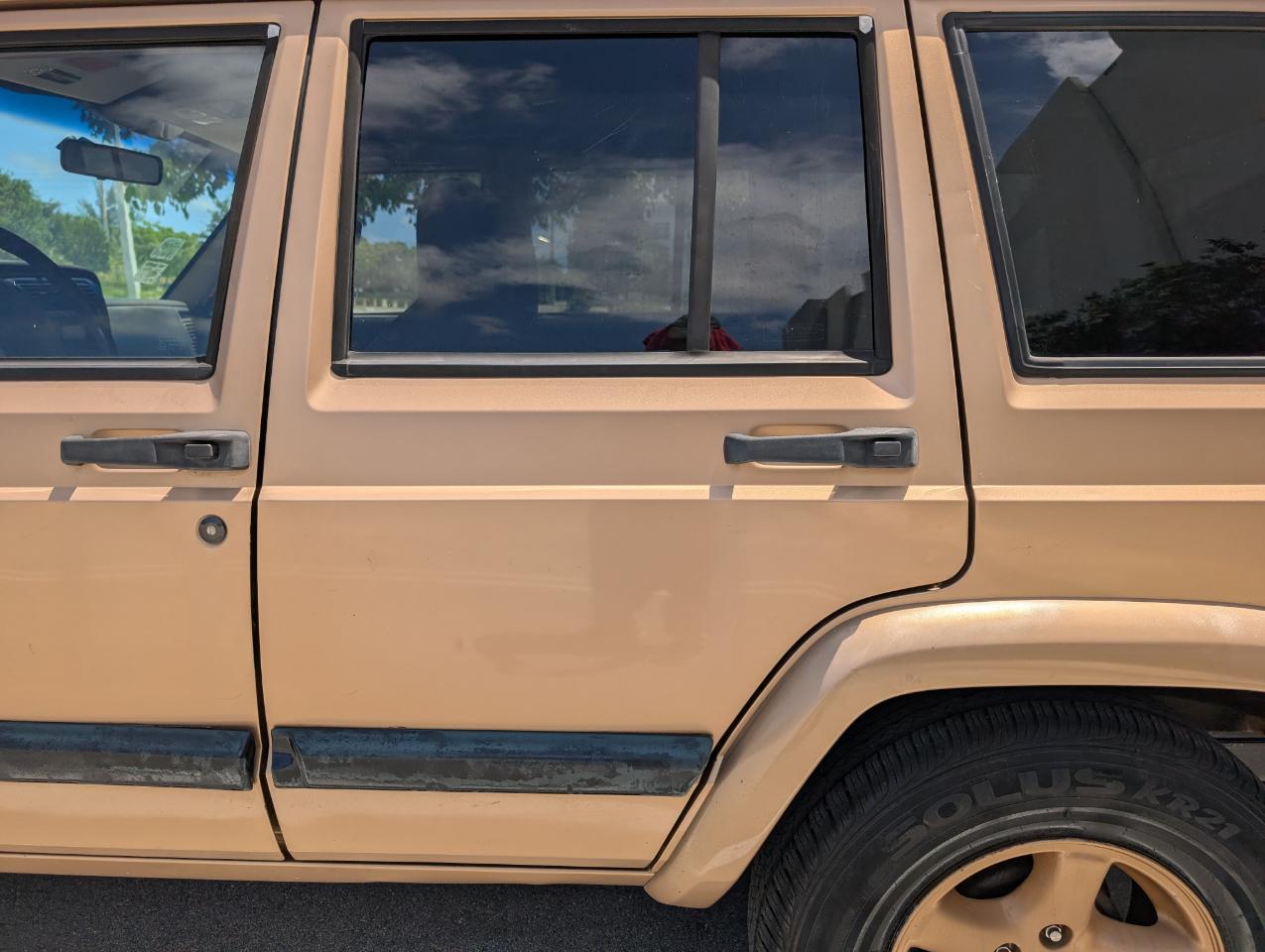 Jeep Cherokee Sport 4-Door 4WD 1999