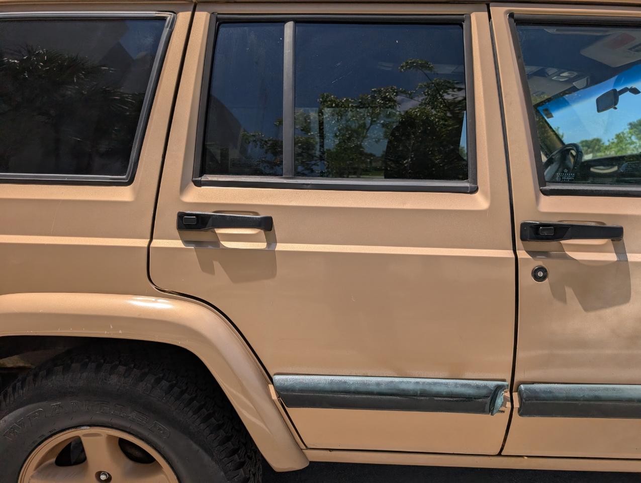 Jeep Cherokee Sport 4-Door 4WD 1999