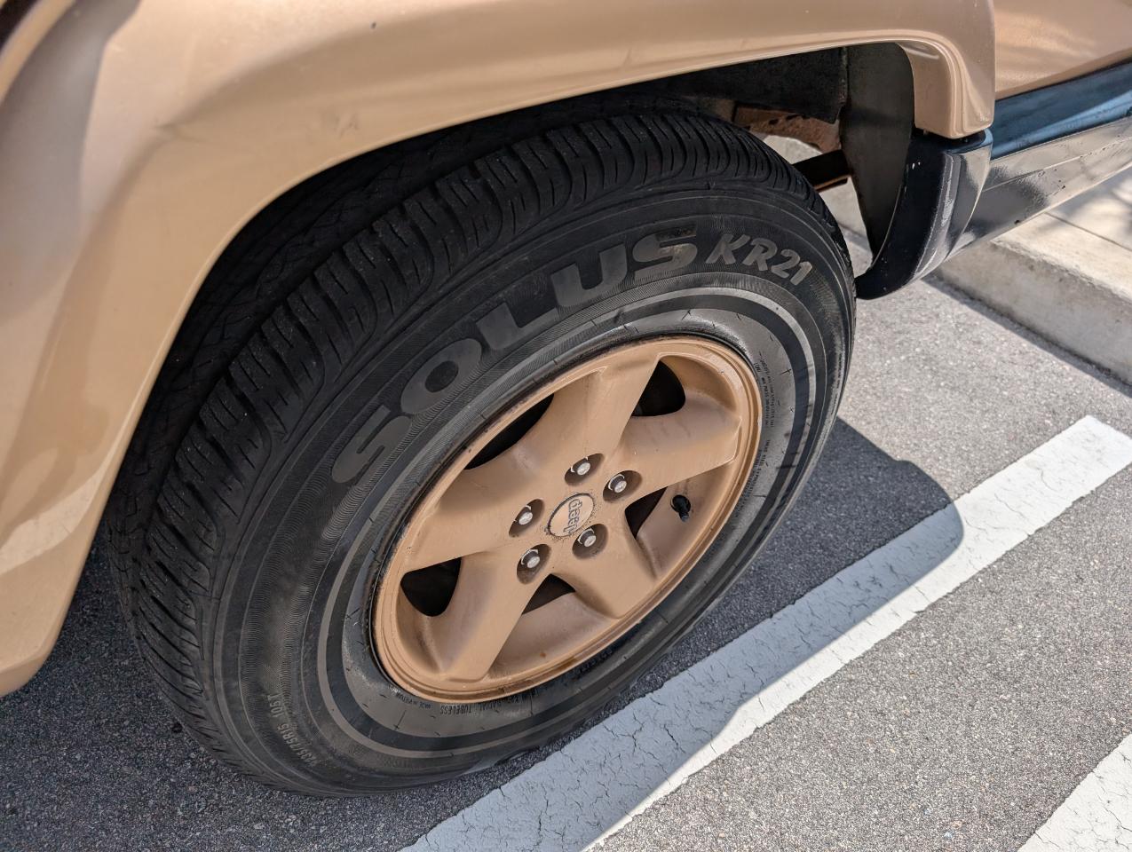 Jeep Cherokee Sport 4-Door 4WD 1999
