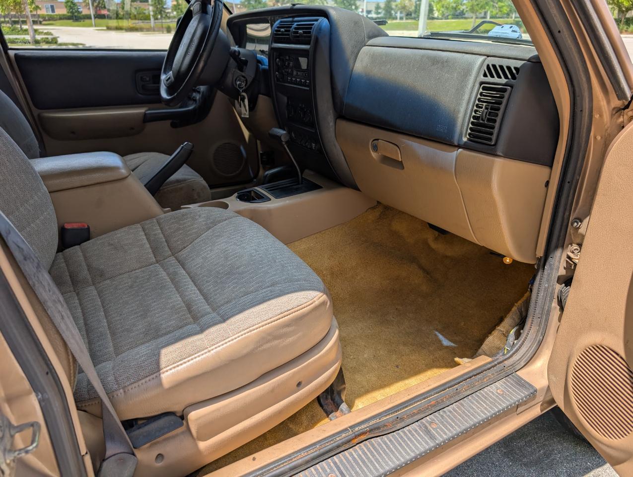 Jeep Cherokee Sport 4-Door 4WD 1999