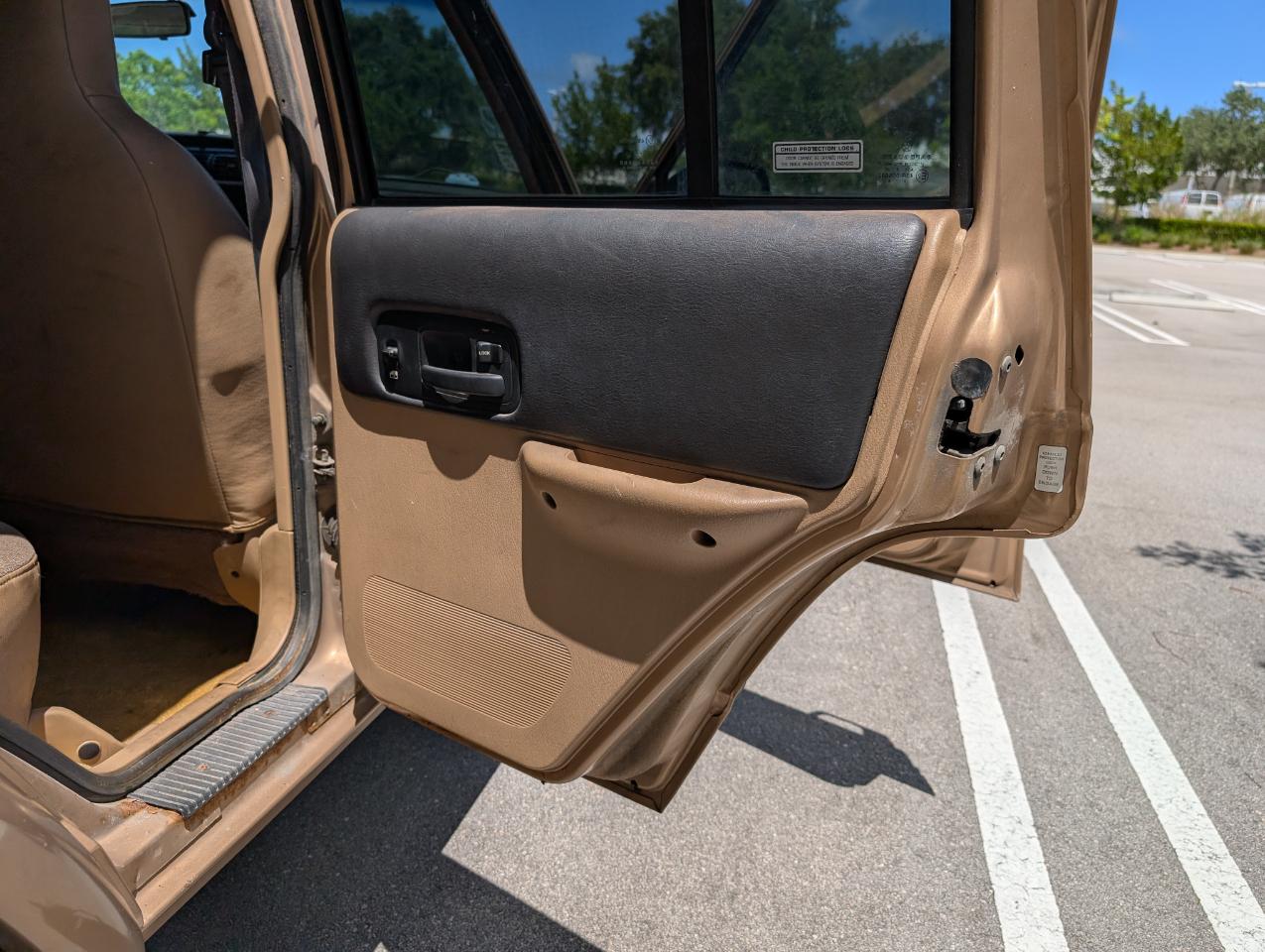 Jeep Cherokee Sport 4-Door 4WD 1999