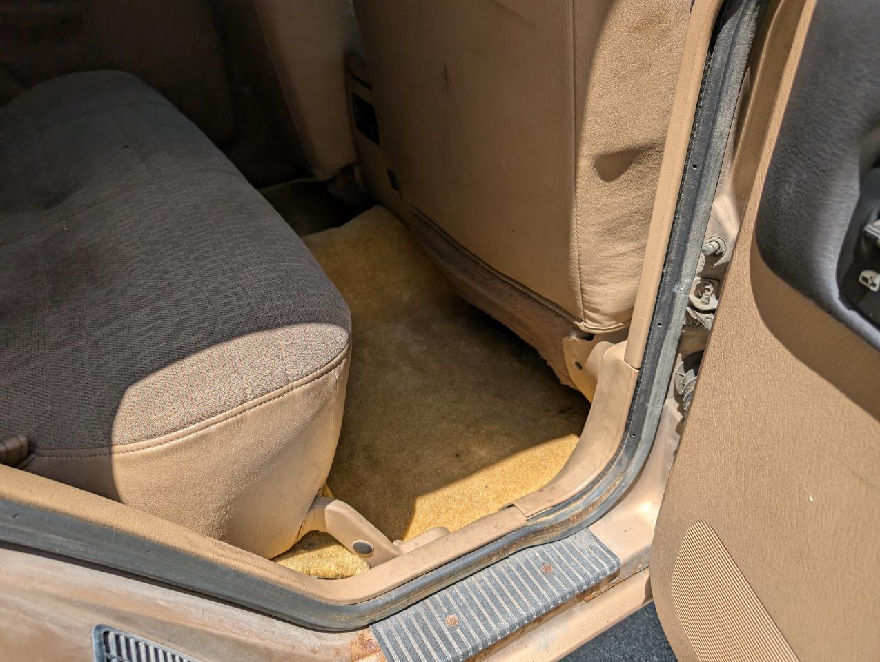 Jeep Cherokee Sport 4-Door 4WD 1999