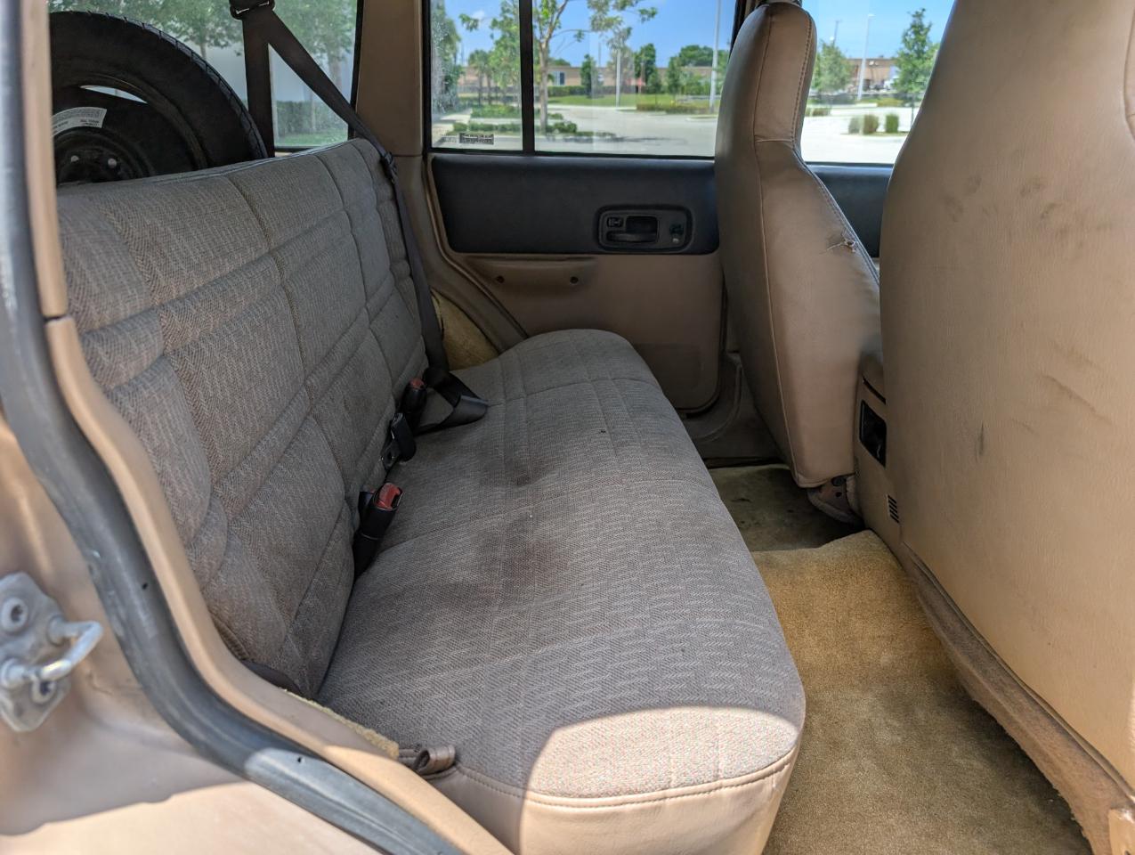 Jeep Cherokee Sport 4-Door 4WD 1999