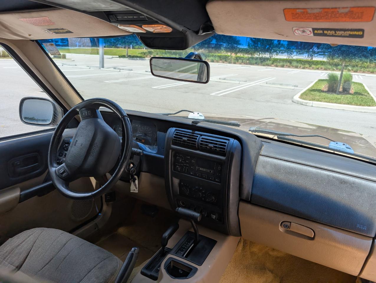 Jeep Cherokee Sport 4-Door 4WD 1999