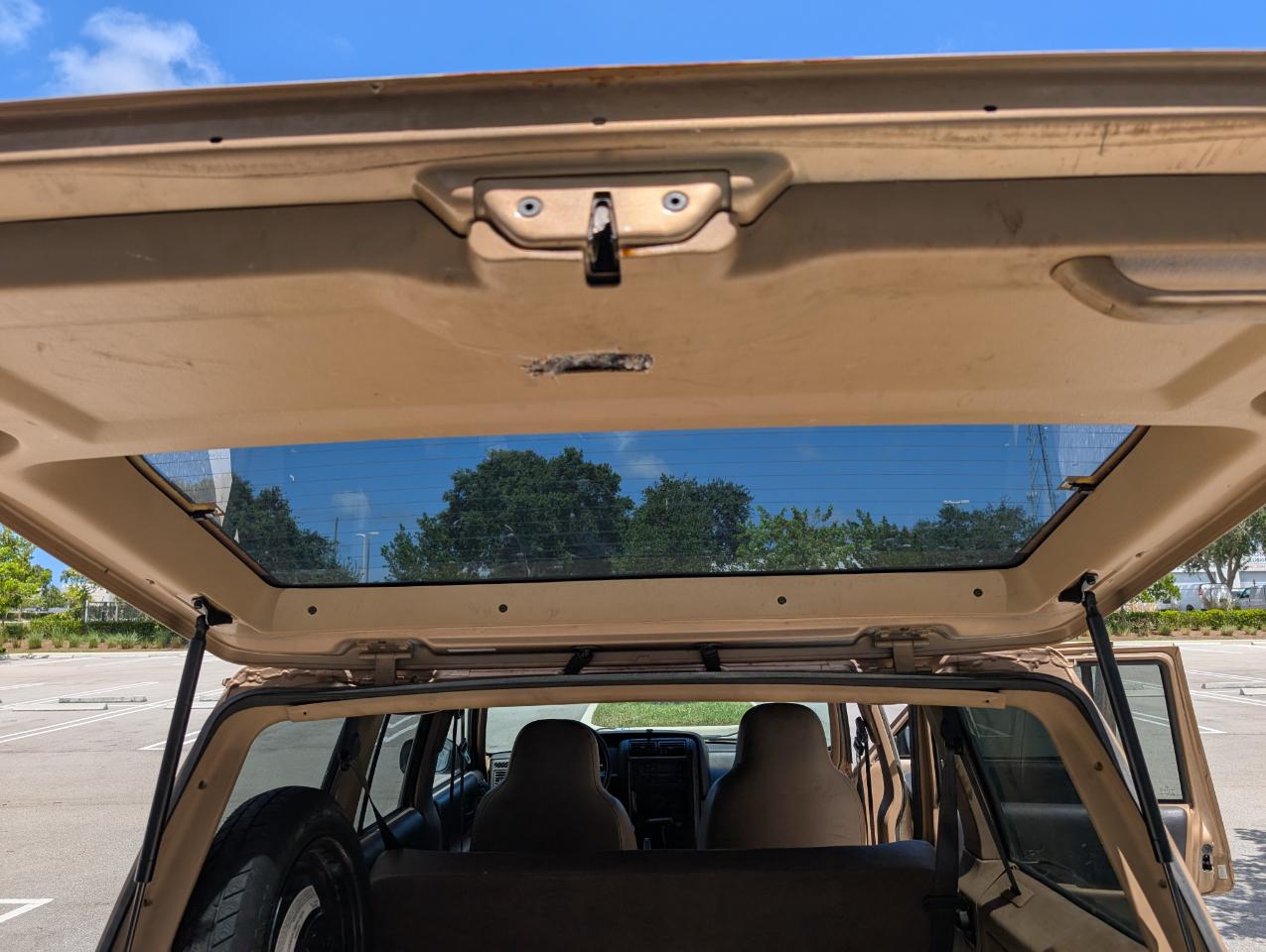 Jeep Cherokee Sport 4-Door 4WD 1999