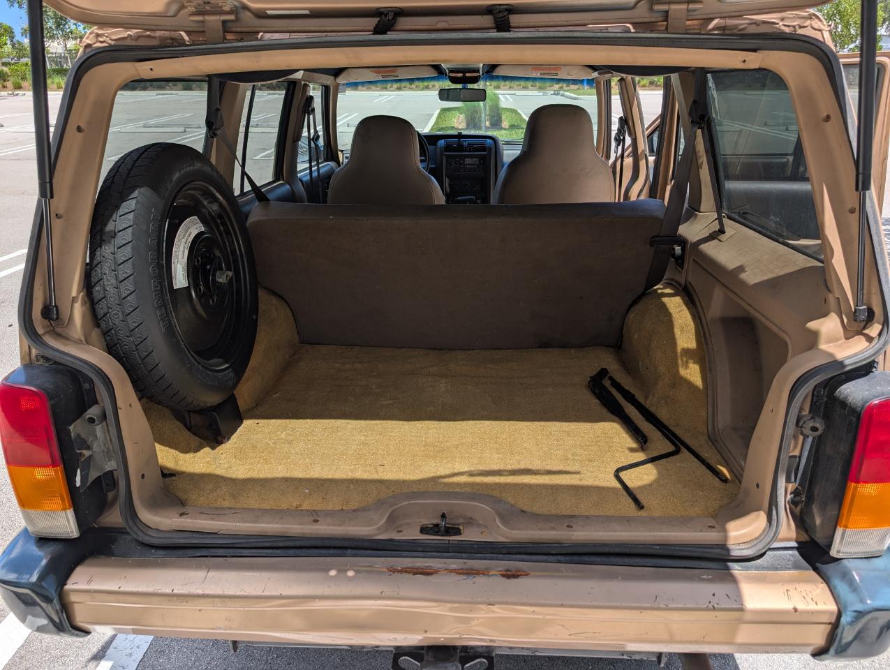 Jeep Cherokee Sport 4-Door 4WD 1999
