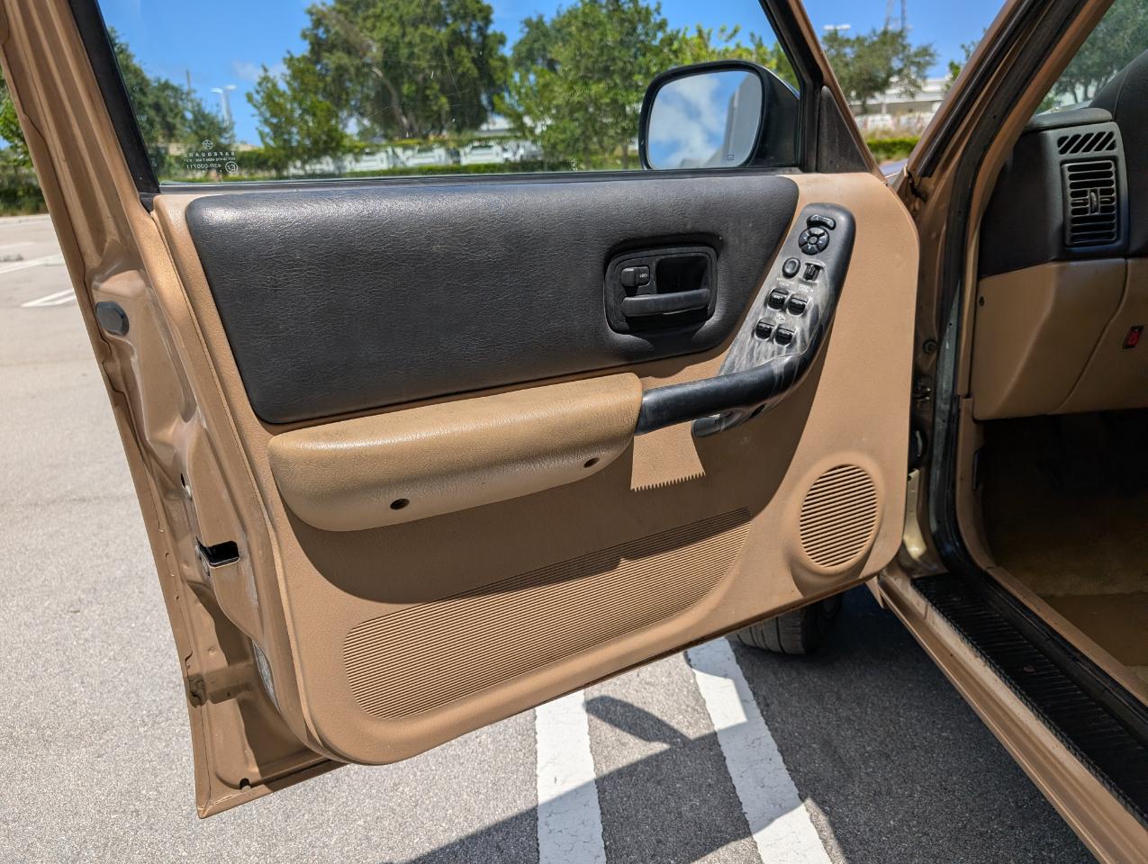 Jeep Cherokee Sport 4-Door 4WD 1999