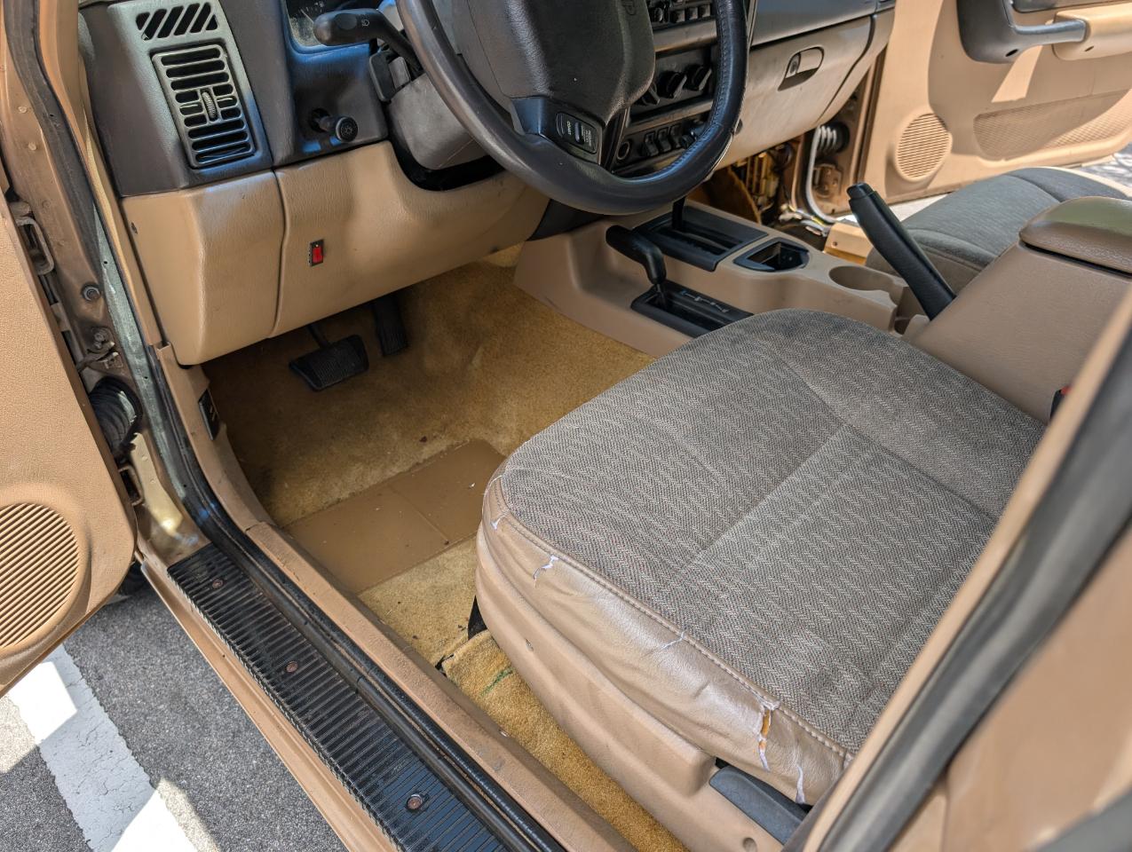 Jeep Cherokee Sport 4-Door 4WD 1999