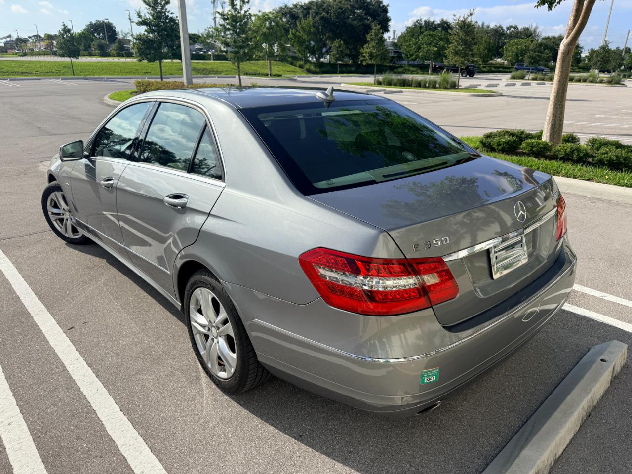 Mercedes-Benz E-Class E350 BlueTEC Sedan 2011