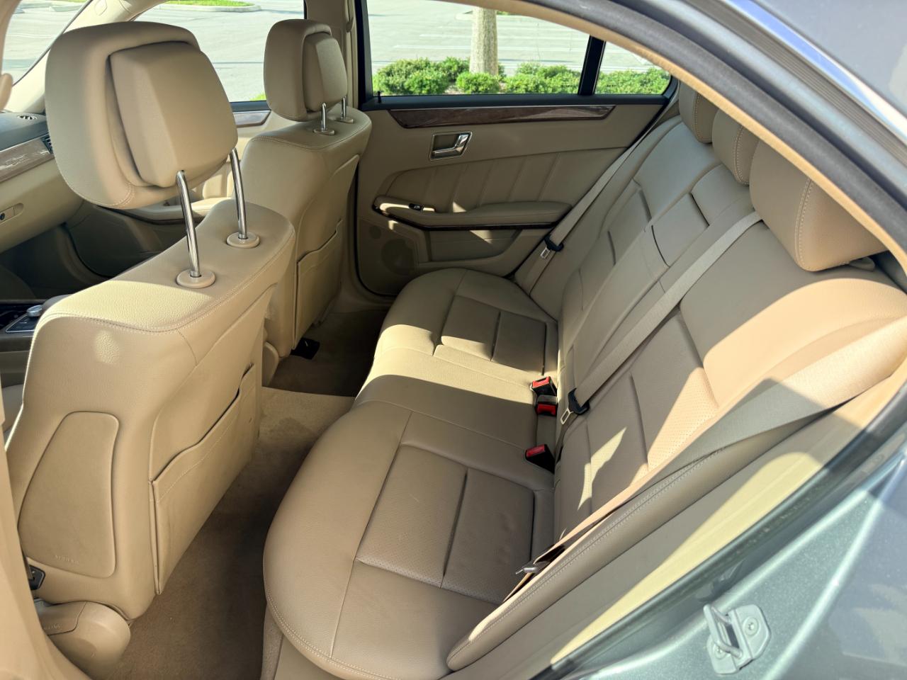 Mercedes-Benz E-Class E350 BlueTEC Sedan 2011