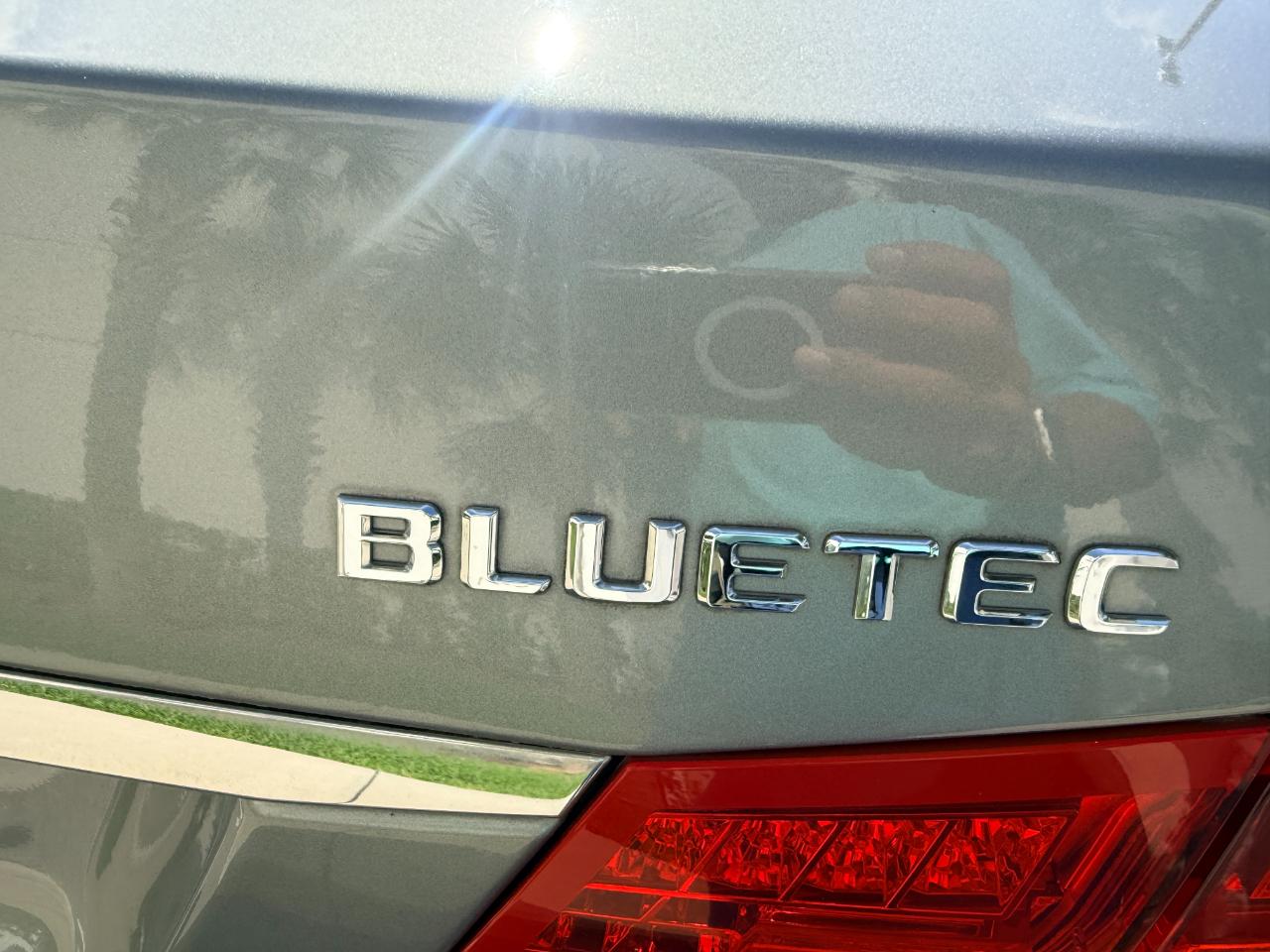 Mercedes-Benz E-Class E350 BlueTEC Sedan 2011