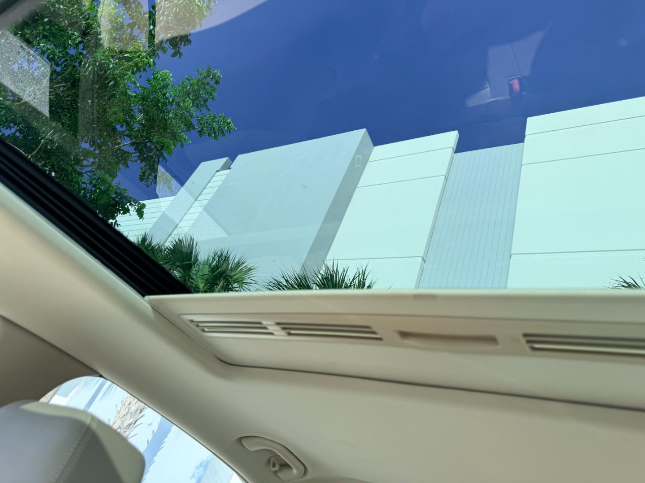 Mercedes-Benz E-Class E350 BlueTEC Sedan 2011