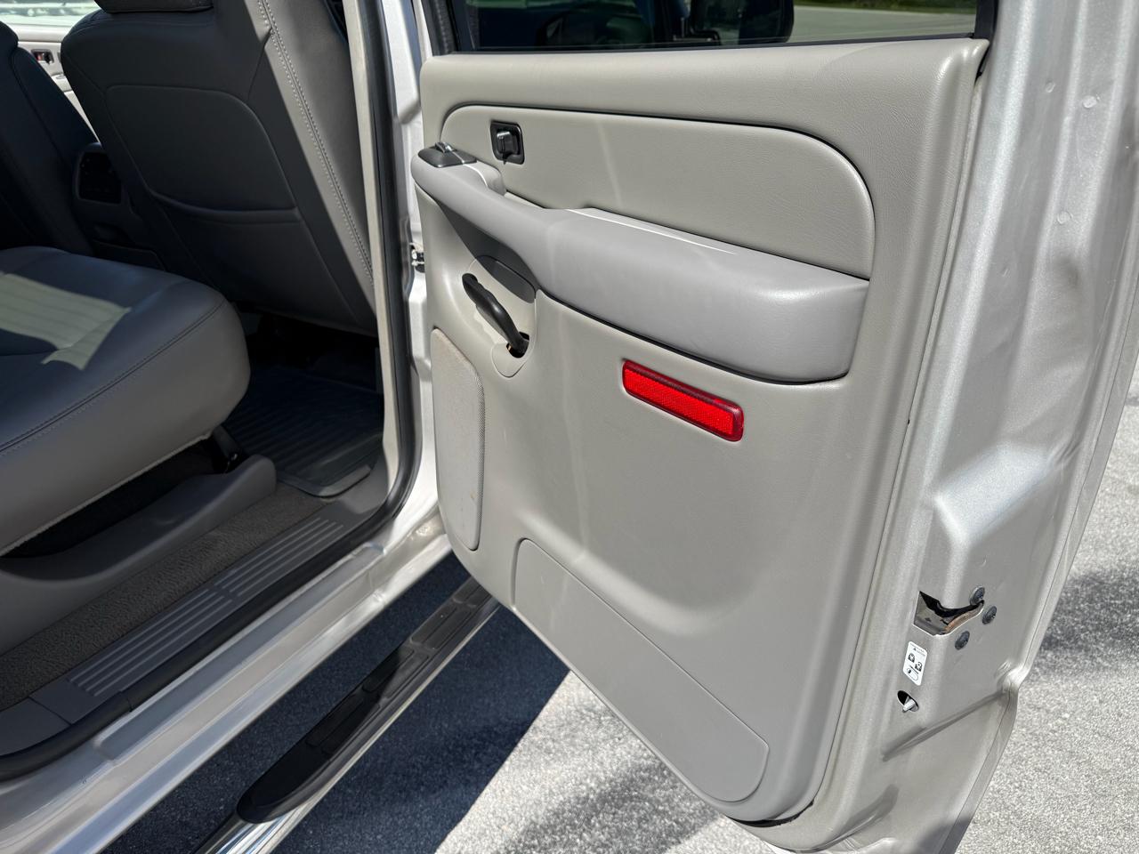 Chevrolet Silverado 2500HD LS Crew Cab 2WD 2006