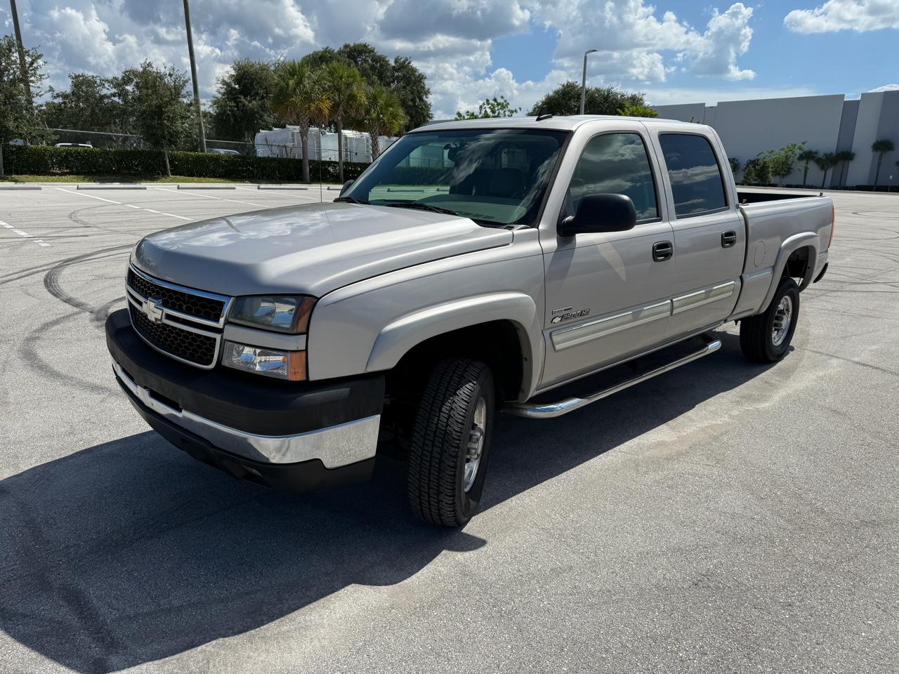 Chevrolet Silverado 2500HD LS Crew Cab 2WD 2006