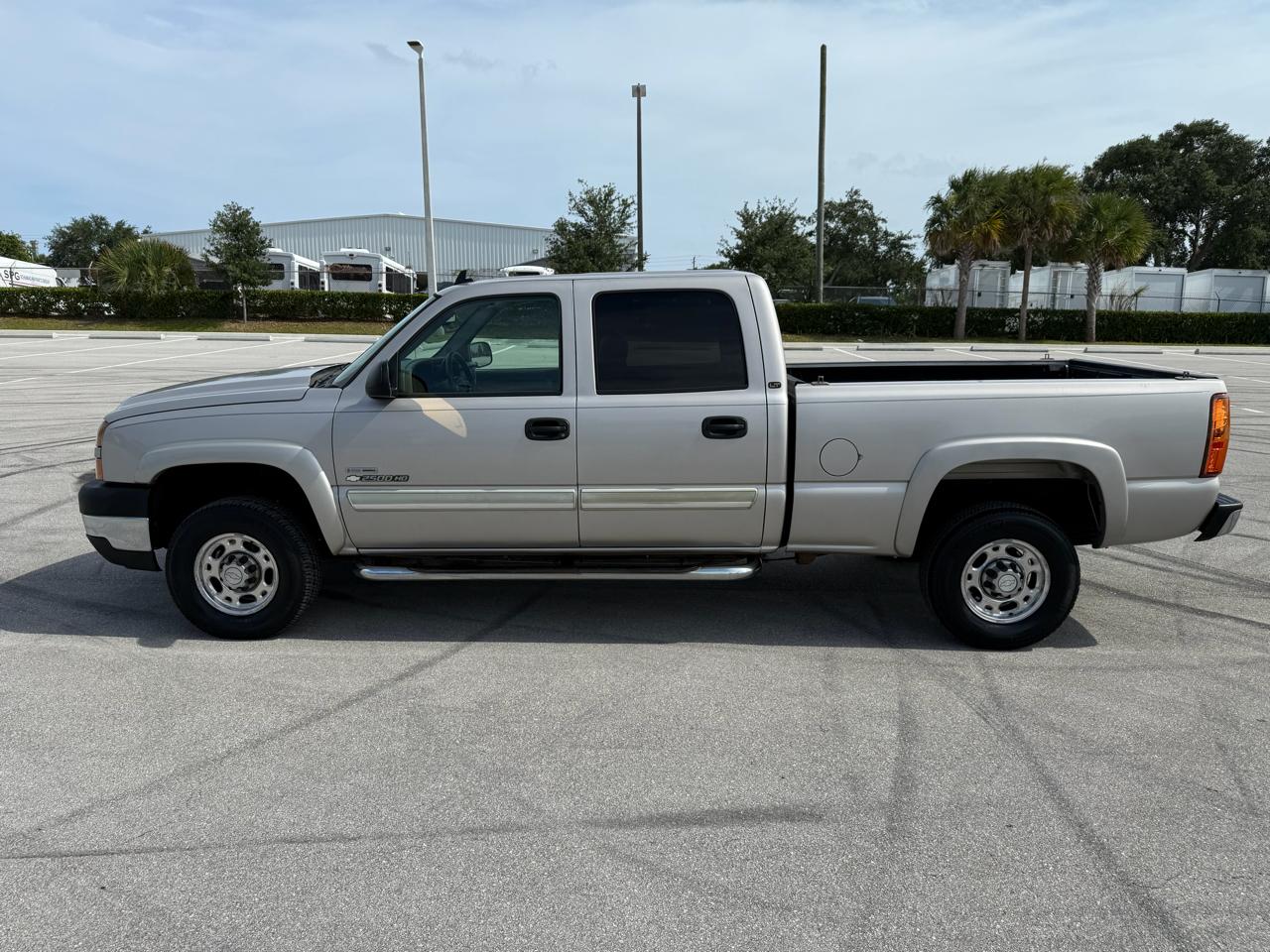 Chevrolet Silverado 2500HD LS Crew Cab 2WD 2006