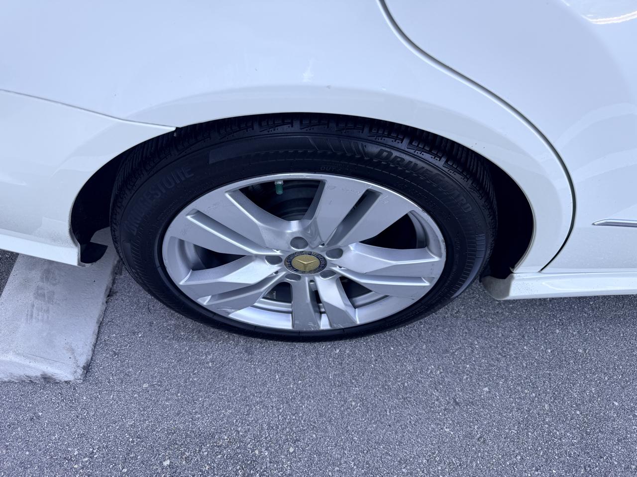 Mercedes-Benz E-Class E350 BlueTEC Sedan 2011