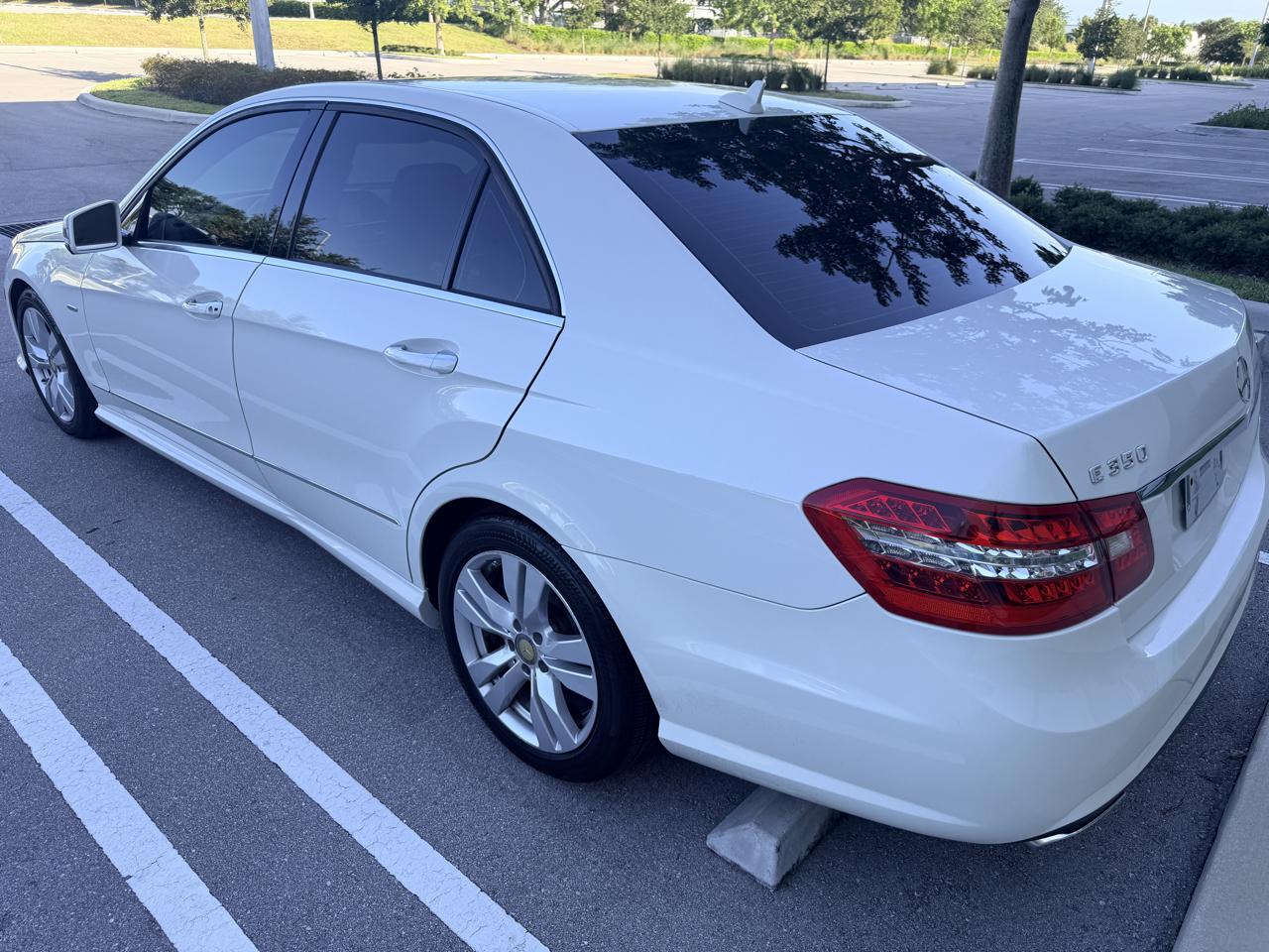 Mercedes-Benz E-Class E350 BlueTEC Sedan 2011