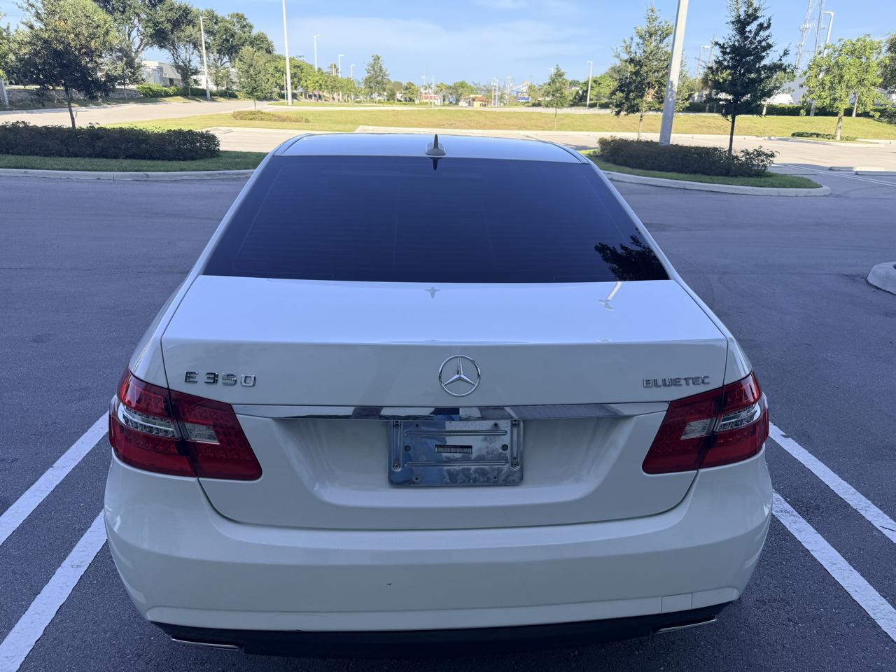 Mercedes-Benz E-Class E350 BlueTEC Sedan 2011