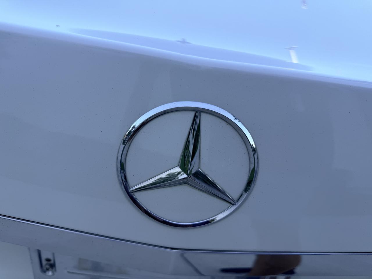 Mercedes-Benz E-Class E350 BlueTEC Sedan 2011