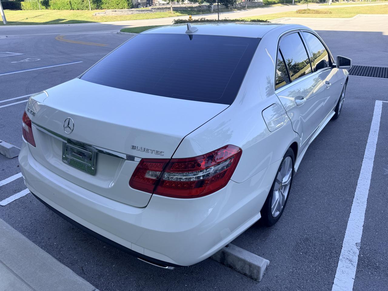Mercedes-Benz E-Class E350 BlueTEC Sedan 2011