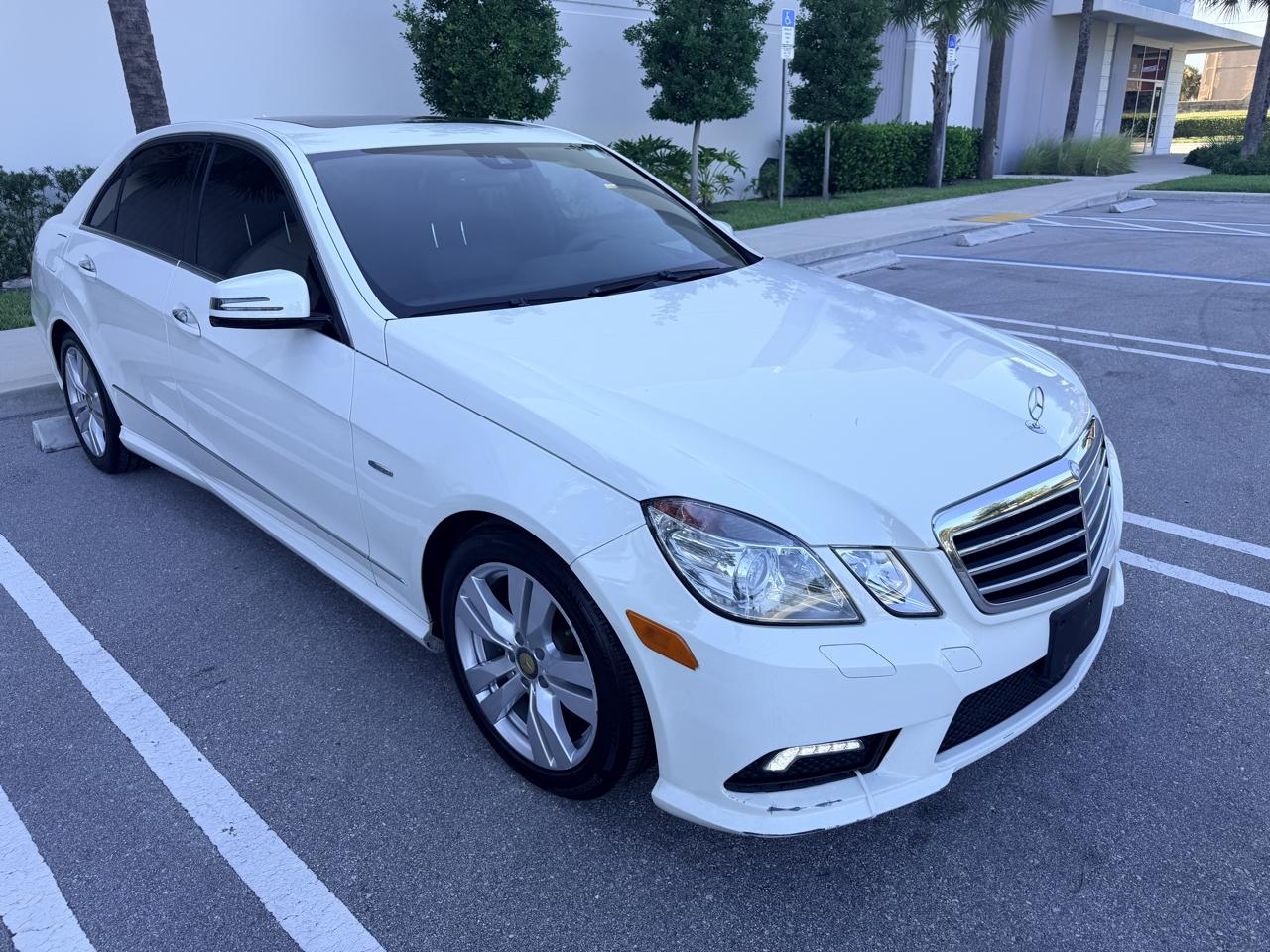 Mercedes-Benz E-Class E350 BlueTEC Sedan 2011