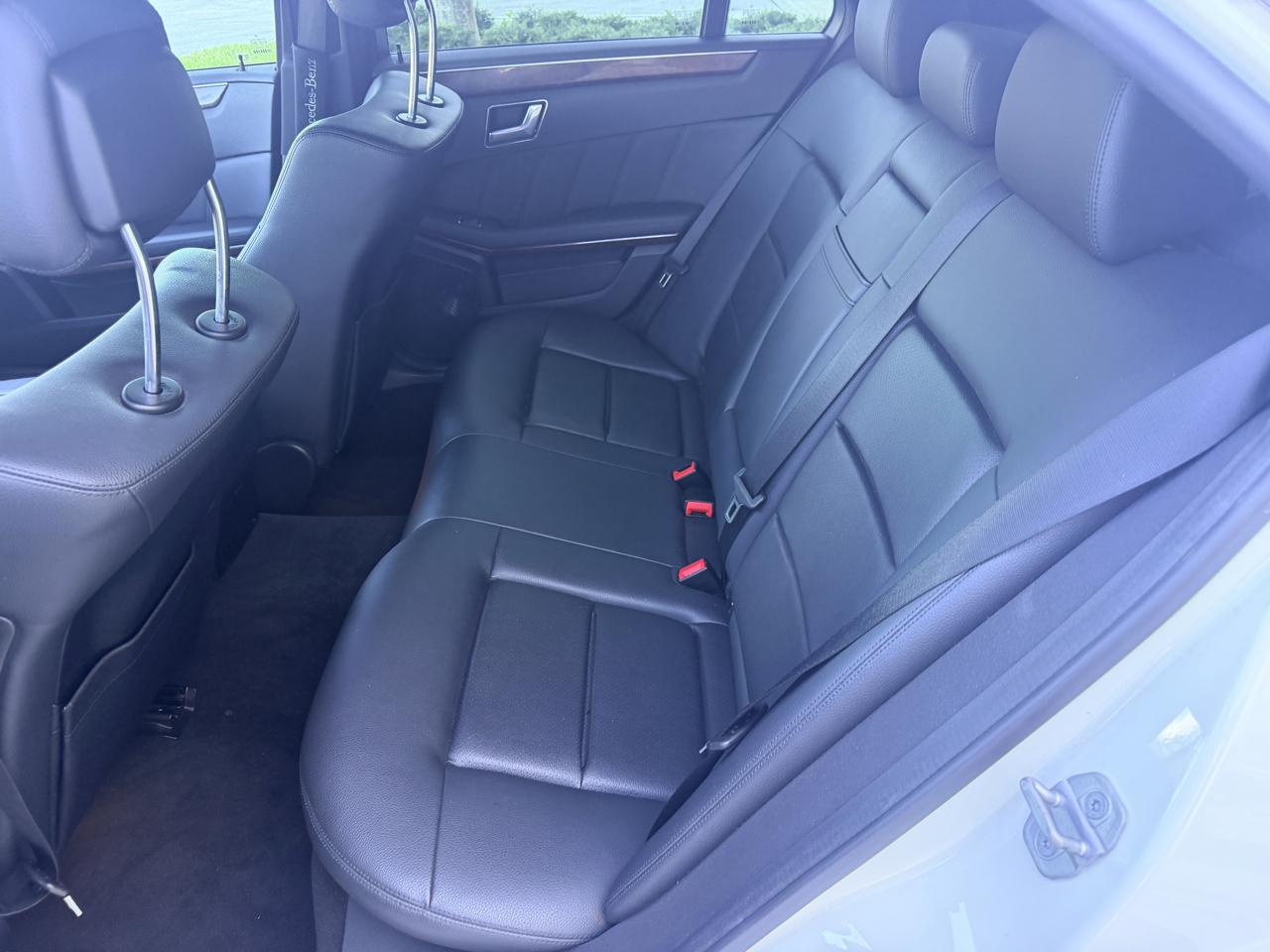 Mercedes-Benz E-Class E350 BlueTEC Sedan 2011
