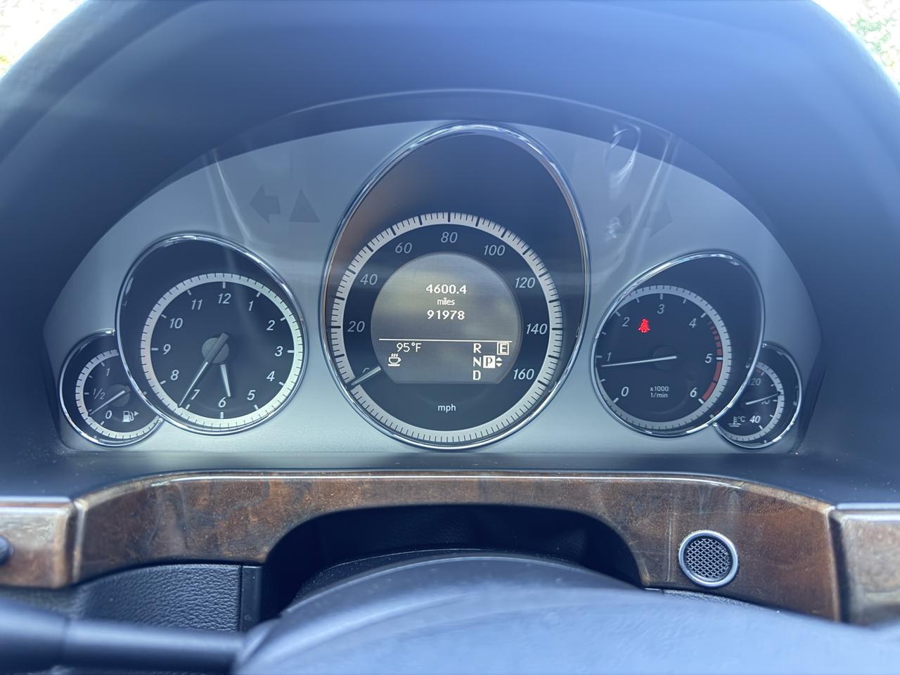 Mercedes-Benz E-Class E350 BlueTEC Sedan 2011