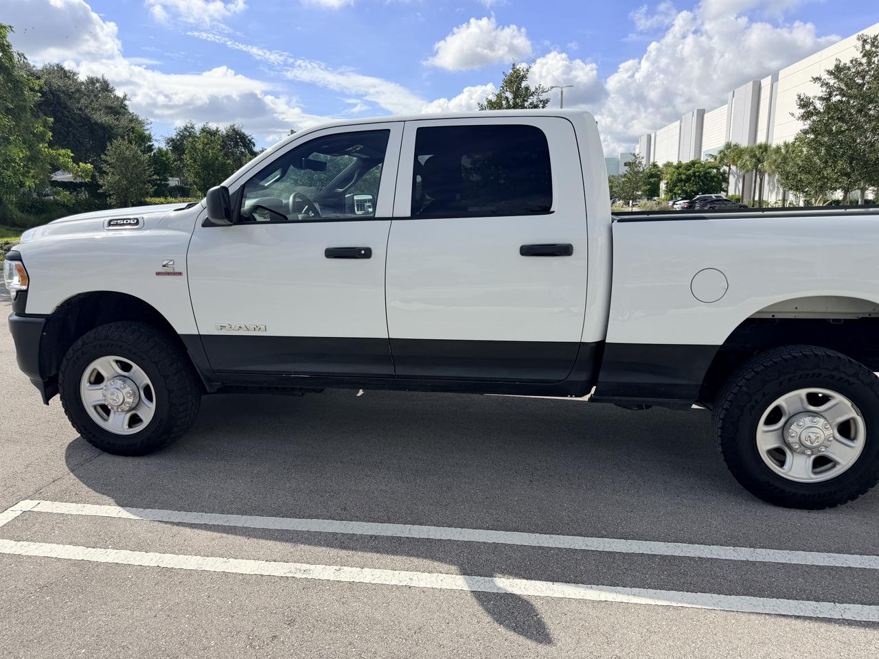 RAM 2500 Tradesman Crew Cab SWB 4WD 2022
