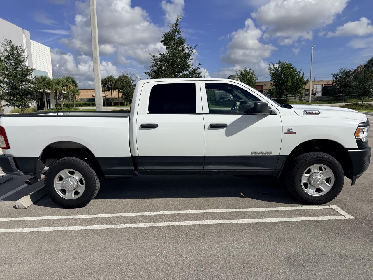 RAM 2500 Tradesman Crew Cab SWB 4WD 2022