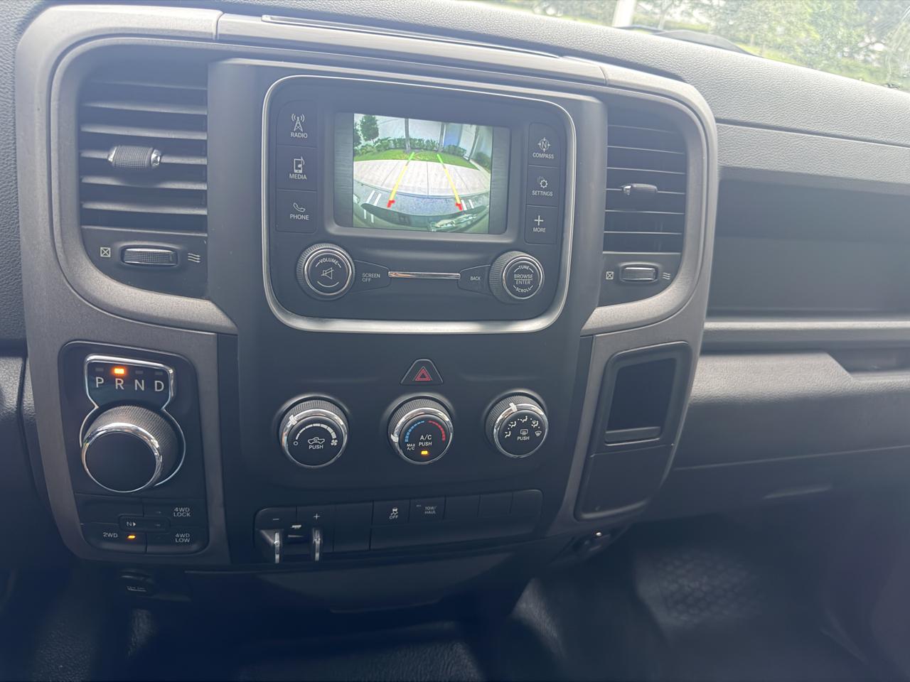 RAM 1500 Tradesman Crew Cab SWB 4WD 2017
