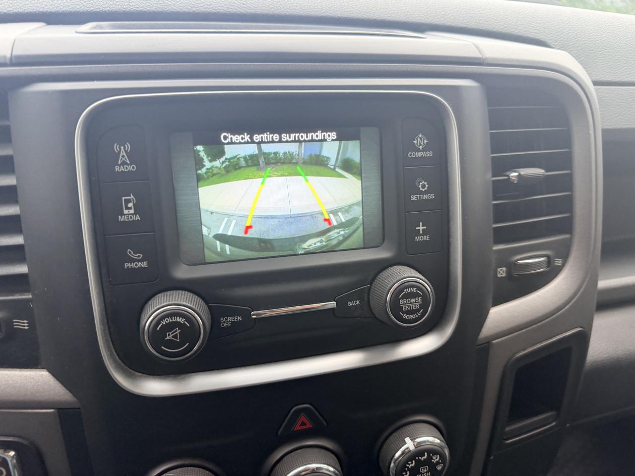 RAM 1500 Tradesman Crew Cab SWB 4WD 2017