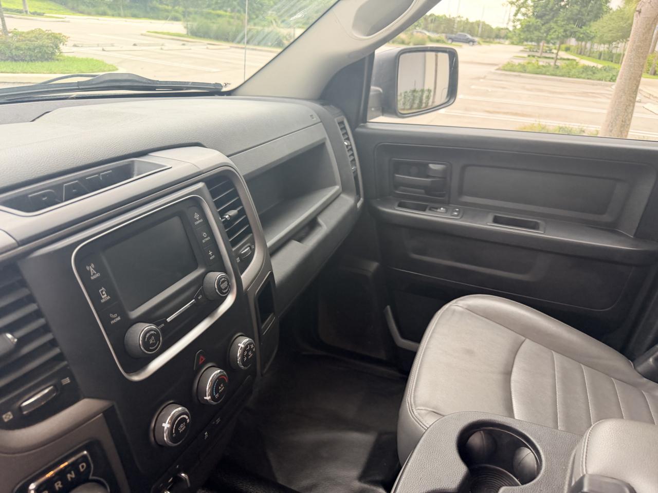 RAM 1500 Tradesman Crew Cab SWB 4WD 2017