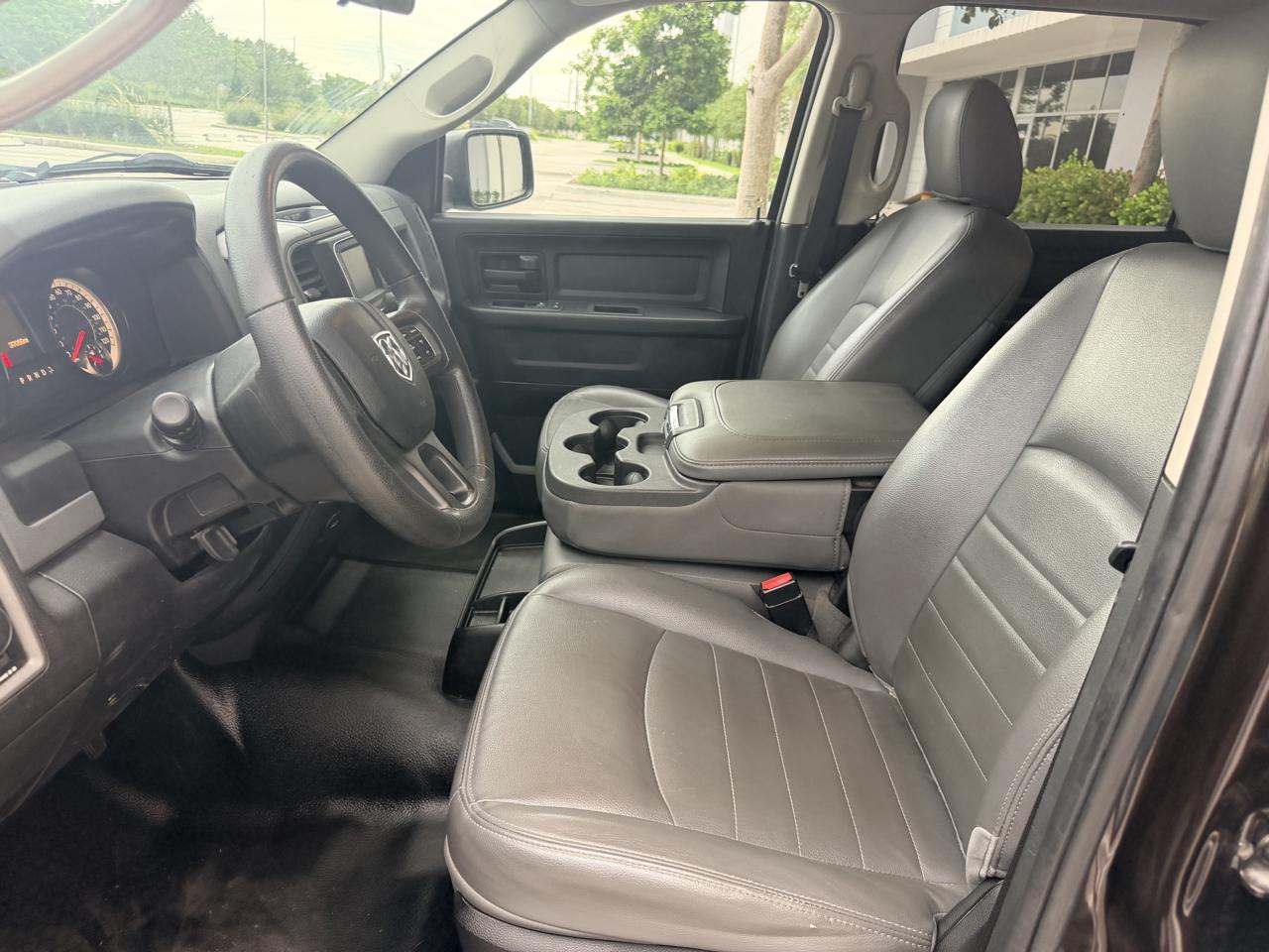 RAM 1500 Tradesman Crew Cab SWB 4WD 2017
