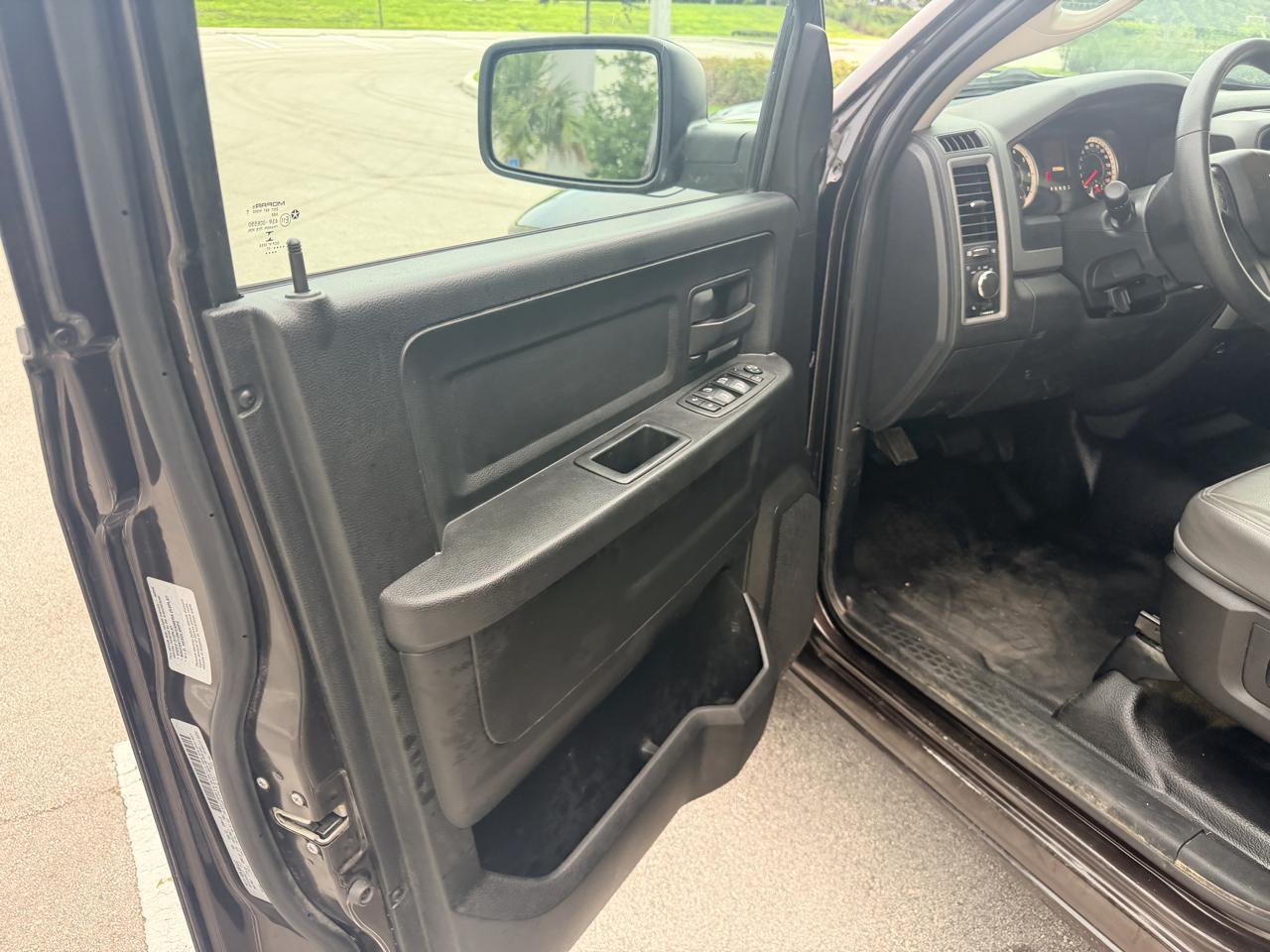 RAM 1500 Tradesman Crew Cab SWB 4WD 2017