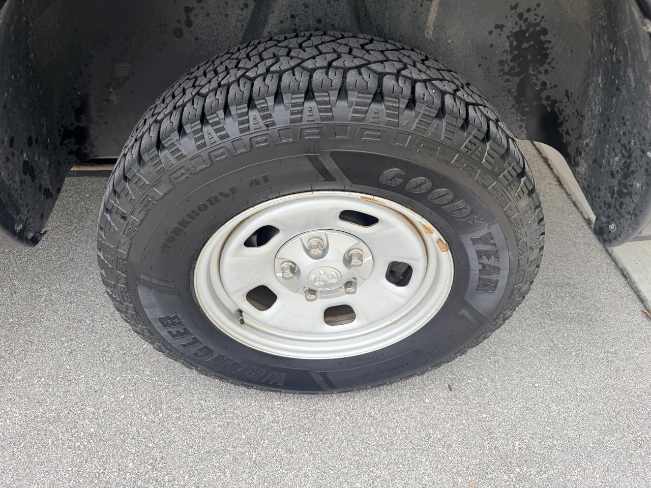 RAM 1500 Tradesman Crew Cab SWB 4WD 2017