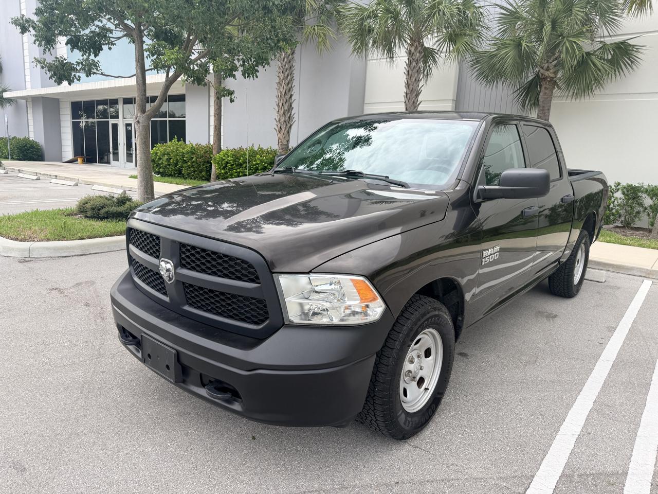 RAM 1500 Tradesman Crew Cab SWB 4WD 2017