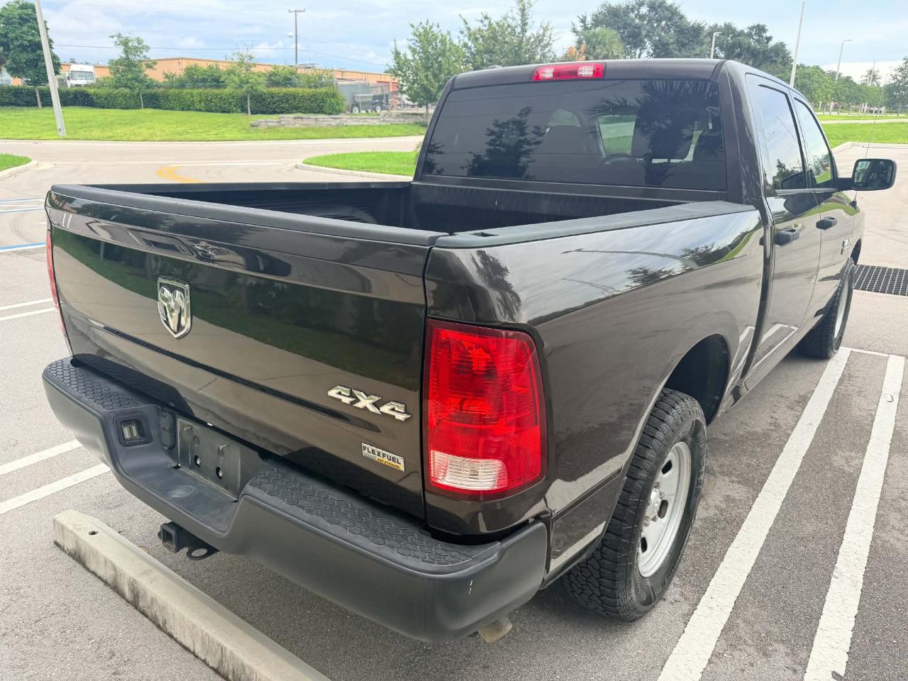 RAM 1500 Tradesman Crew Cab SWB 4WD 2017