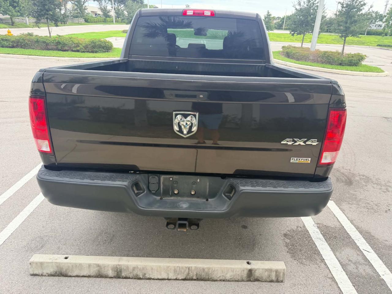 RAM 1500 Tradesman Crew Cab SWB 4WD 2017