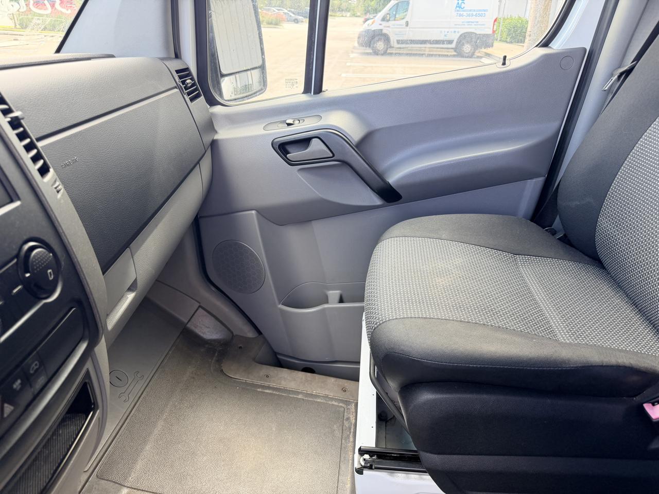 Freightliner Sprinter 2500 144-in. WB 2012