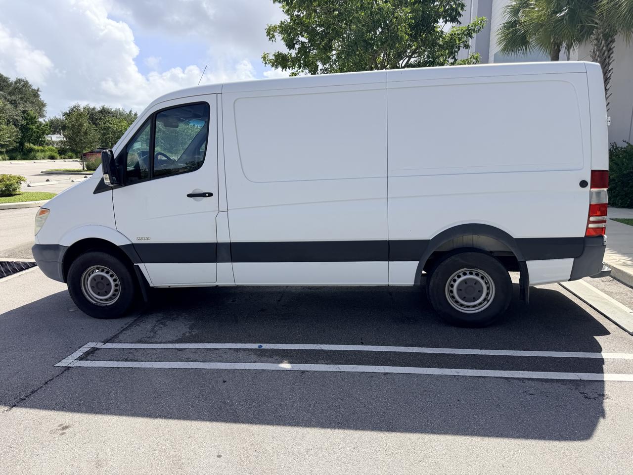 Freightliner Sprinter 2500 144-in. WB 2012