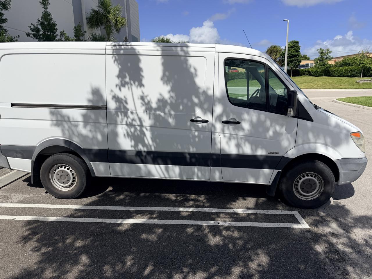 Freightliner Sprinter 2500 144-in. WB 2012