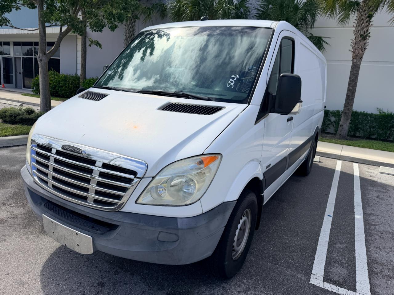 Freightliner Sprinter 2500 144-in. WB 2012