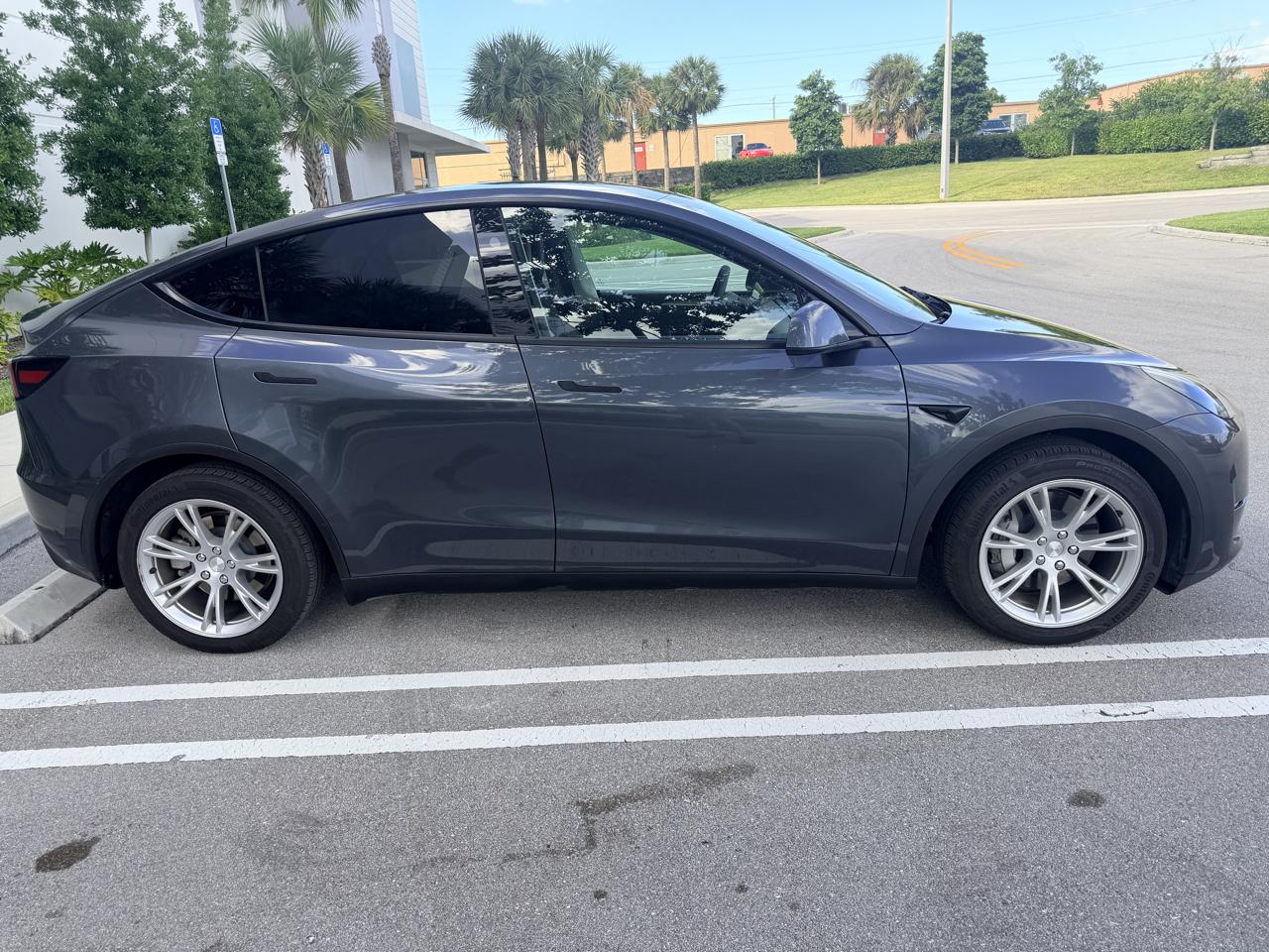 Tesla Model Y Long Range RWD 2023