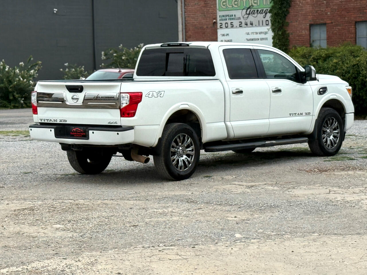 2017 Nissan Titan photo 3