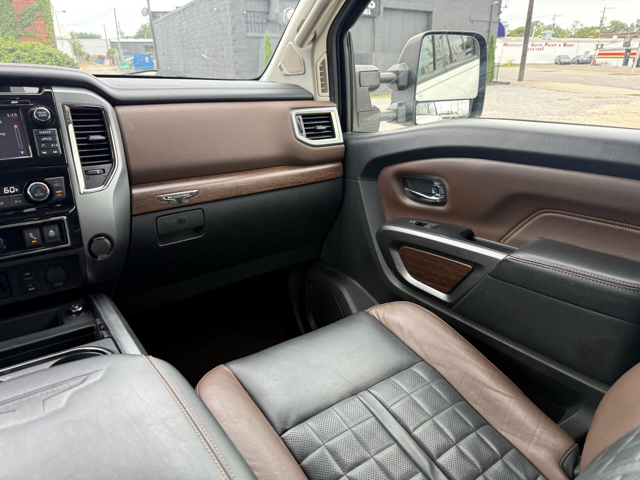 2017 Nissan Titan photo 9