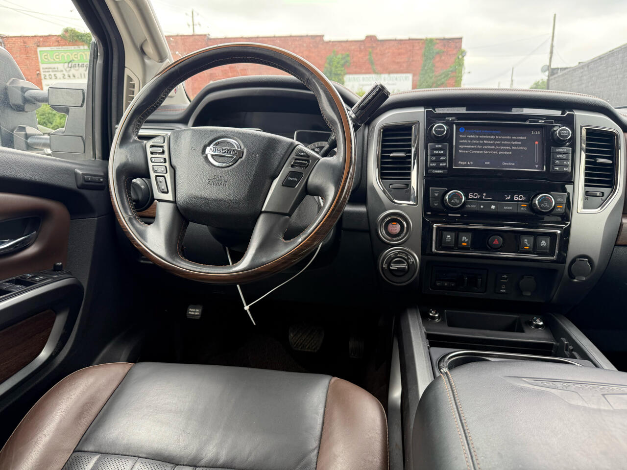 2017 Nissan Titan photo 10